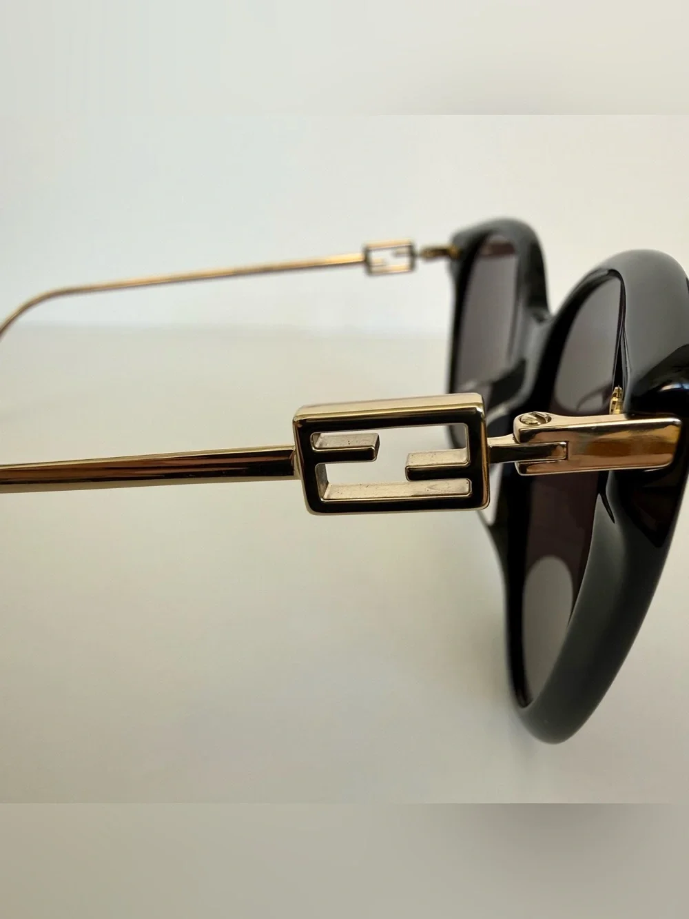 NEW!!! Fendi women black sunglasses FE40047F 01A Authentic Retail 480$